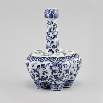 TULPANVAS, porslin, Kina, 1800-tal.