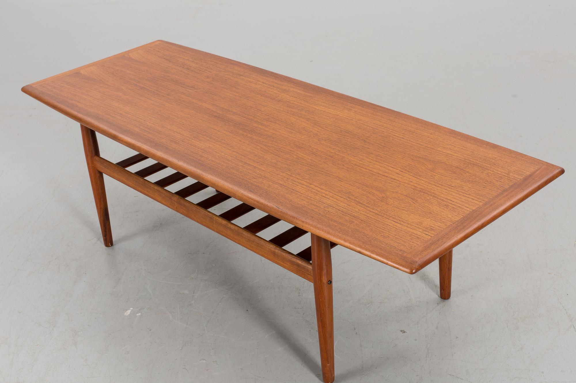 A GRETE JALK COFFEE TABLE.