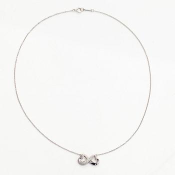 Tiffany & Co, Paloma Picasso, "Double Loving Heart" kaulakoru, 18K valkokultaa ja briljanttihiottuja timantteja.