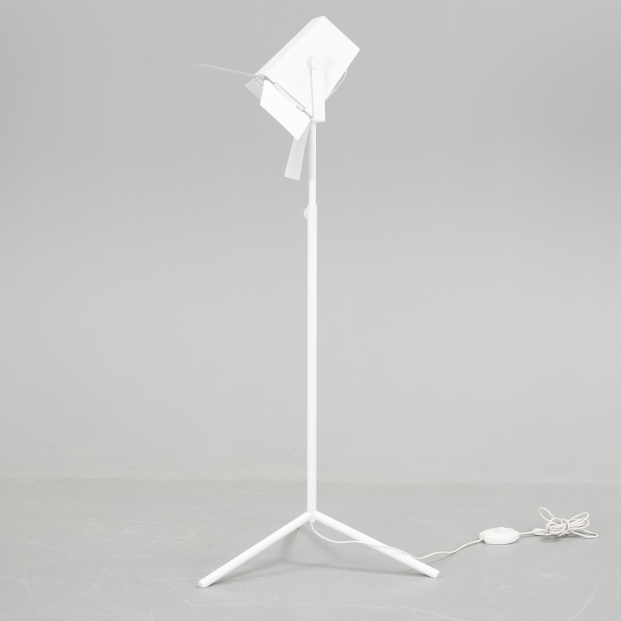 GOLVLAMPA, "Foto", Thomas Bernstrand and Mattias Ståhlbom för Zero.