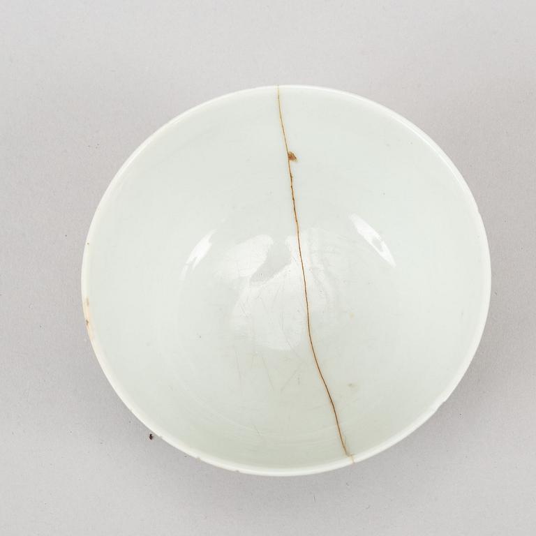 Nine orange and white export porcelain service, Qing dynasty, 18th-19th century.