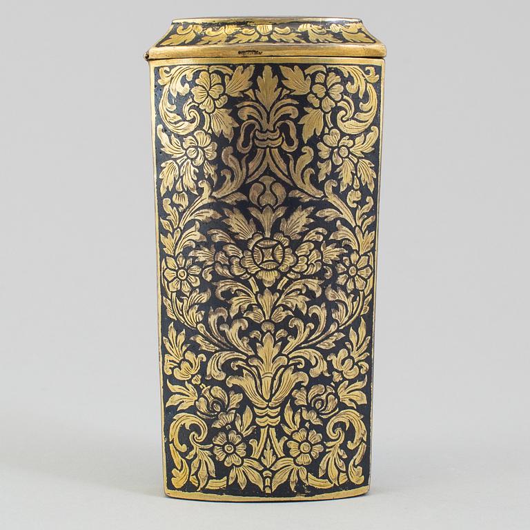 ETUI, förgyllt silver, sannolikt Turkiet, 1800-talets första hälft.