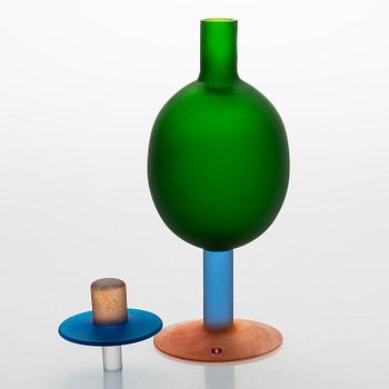 Oiva Toikka, A glass bottle 'Oz', signed Oiva Toikka Nuutajärvi.
