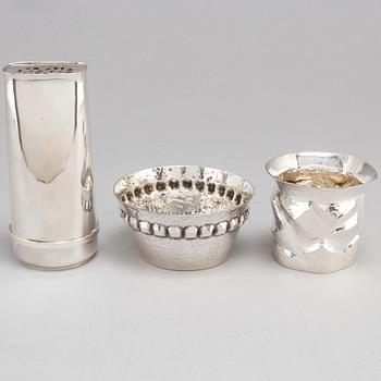 CLAËS E. GIERTTA, a sterling silver shaker and two bowls, Stockholm 1964 and 1976.