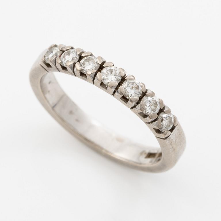 Ring, 18K white gold set with brilliant-cut diamonds, a total of 0.63 ct according to the engraving.