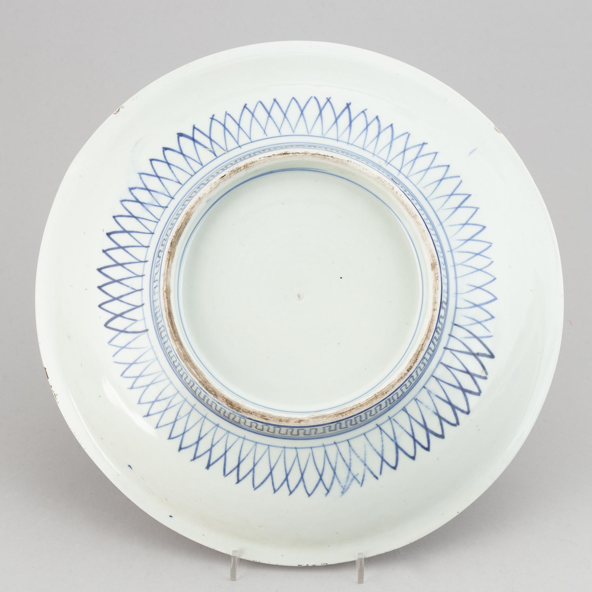 A Japanese porcelain dish, Meiji (1868-1912).
