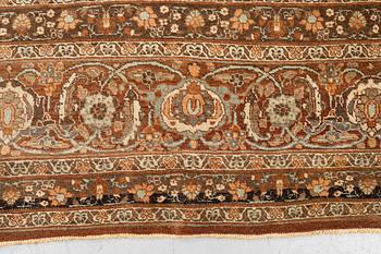 A carpet, antique Tabriz, so-called Hadjalili ca 419-394 x 323,5-308.