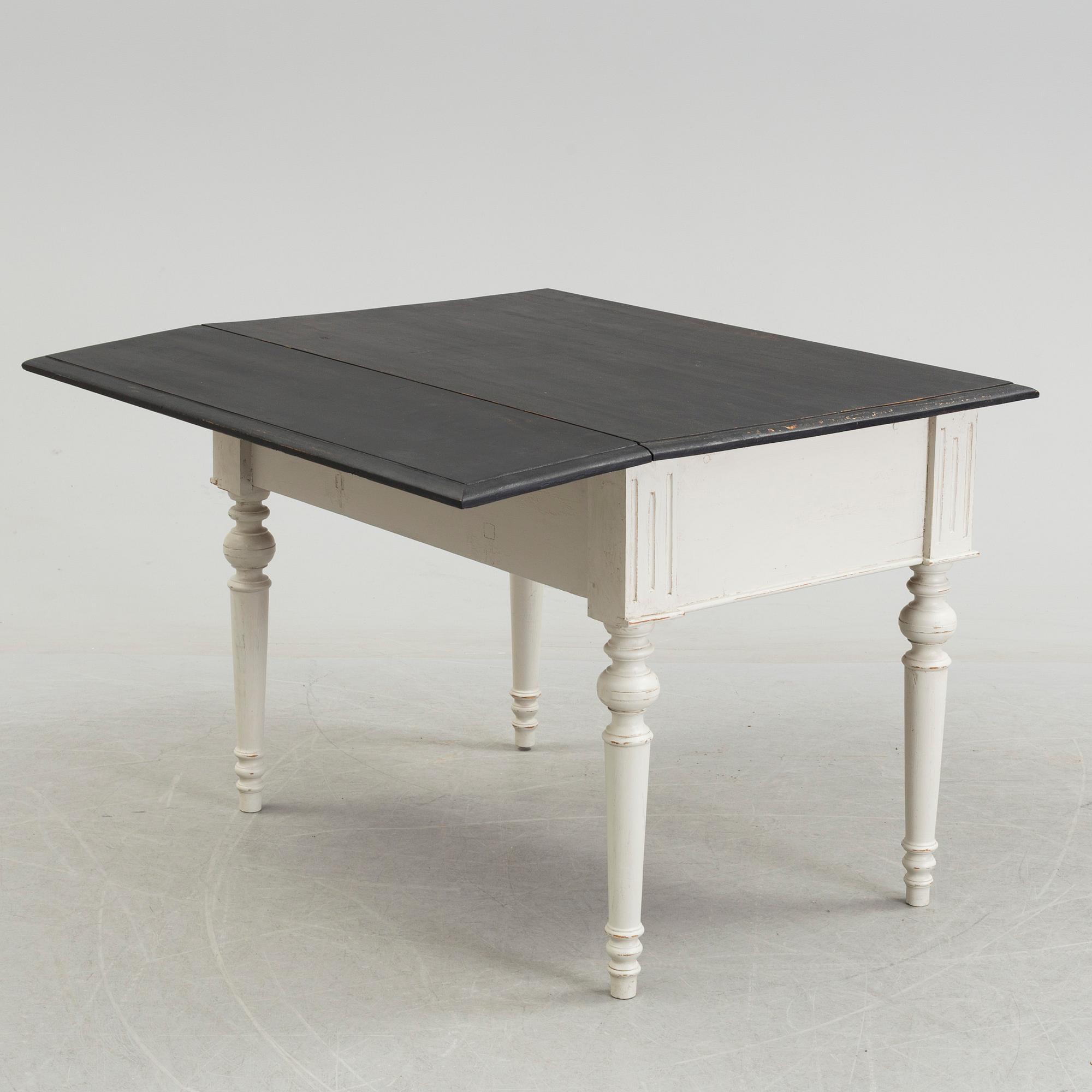 SKRIVBORD MED KLAFF, 1800-talets andra hälft.