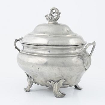 A pewter tureen, mark of Martin Gustaf Moberg, Jönköping 1802.