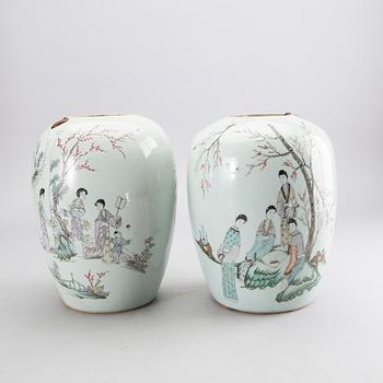 Two Chinese vases, Early 20th Century.