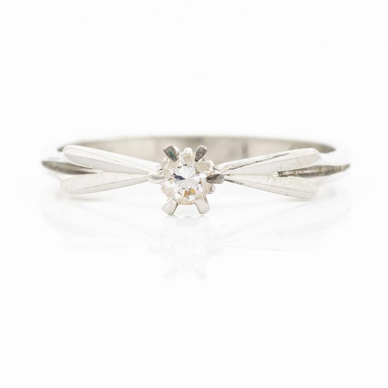 Ring in 18K white gold set with a brilliant-cut diamond.