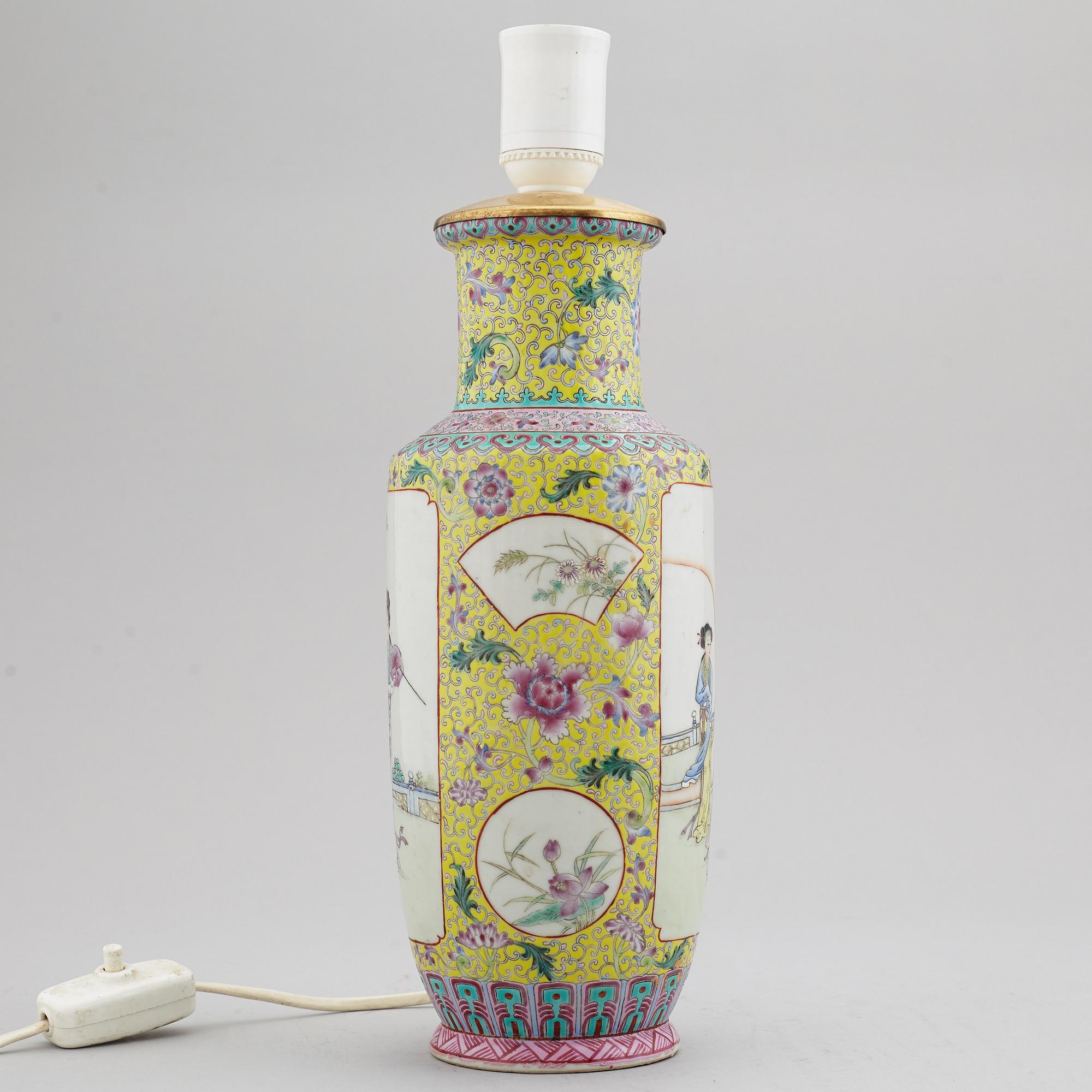 Two Chinese vases, 20th Century.