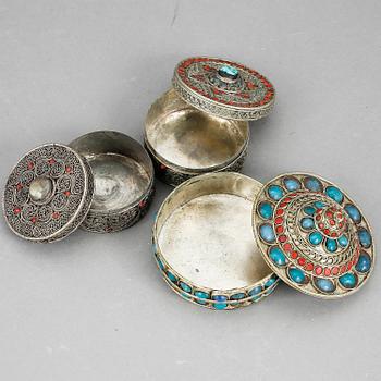 DOSOR, 3 st, silver resp vitmetall, koraller, turkoser, Tibet.