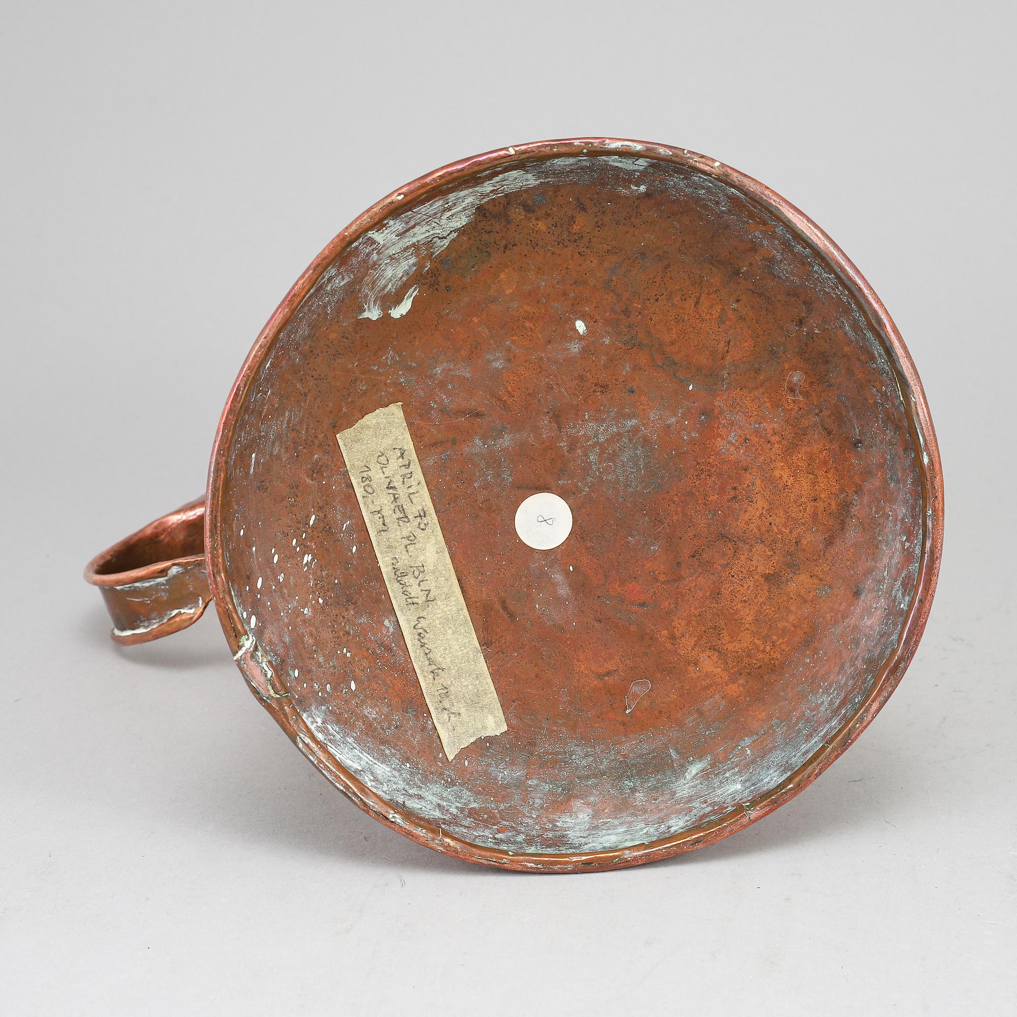 A copper jug, probably Germany. Ca 1800.