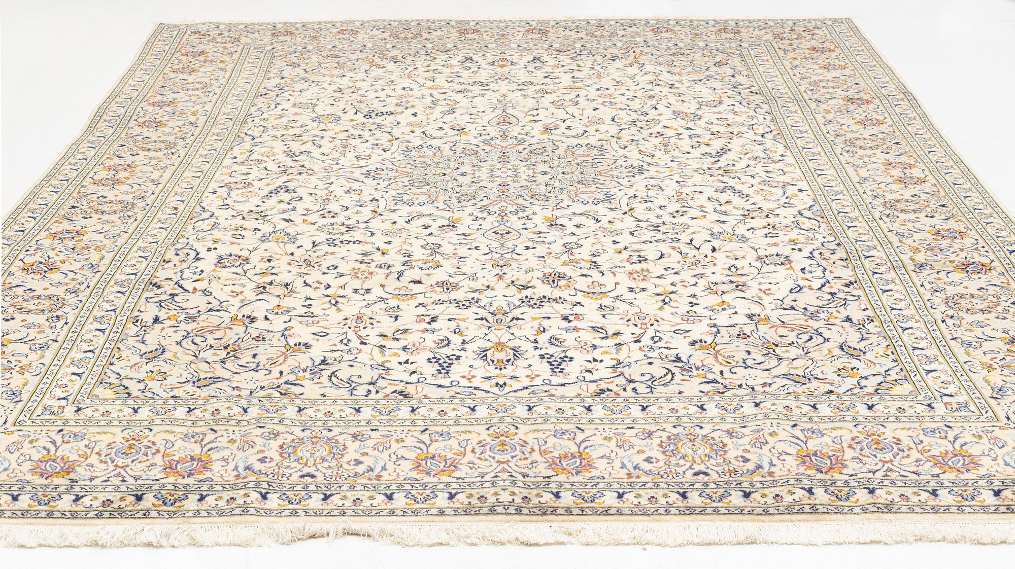 A carpet, semi-antique, Kashan, ca 398 x 281 cm.