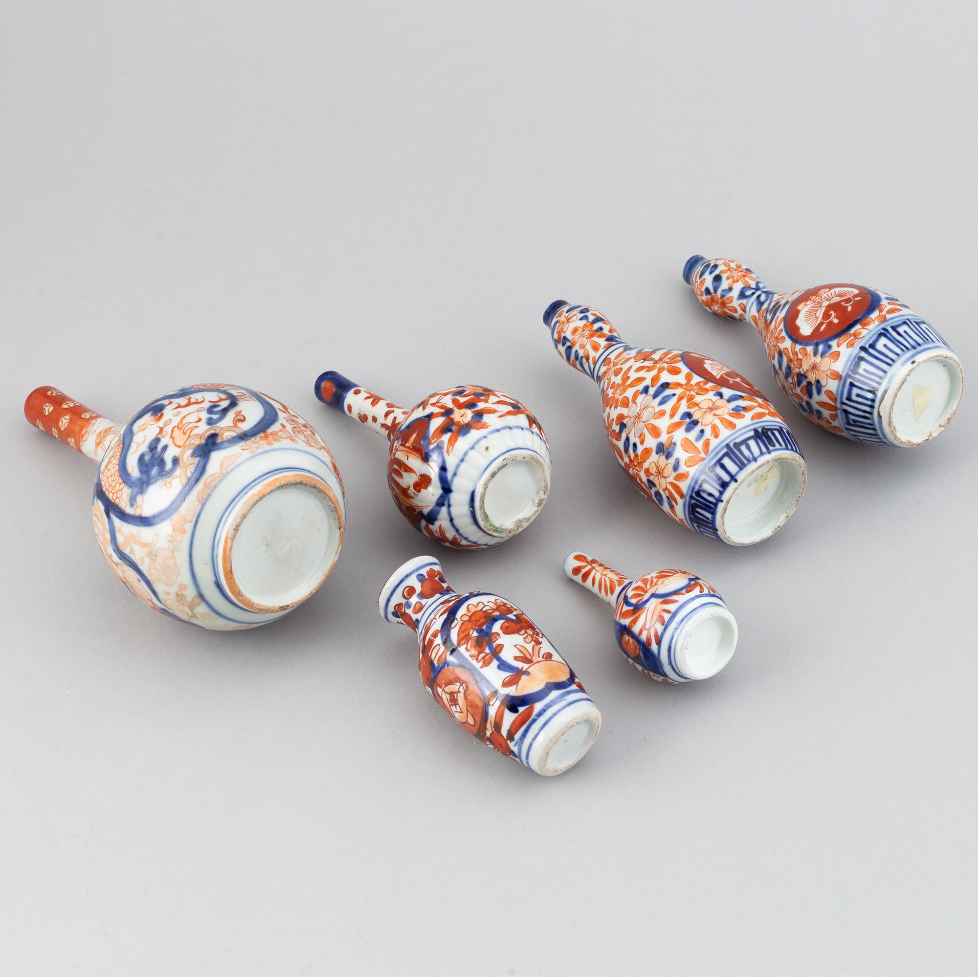 Eight imari objects, Japan, Meiji and 20th century.