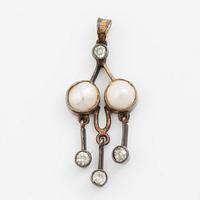 Pendant in 18K gold and silver with half pearls and old-cut diamonds, around the turn of the 20th century.