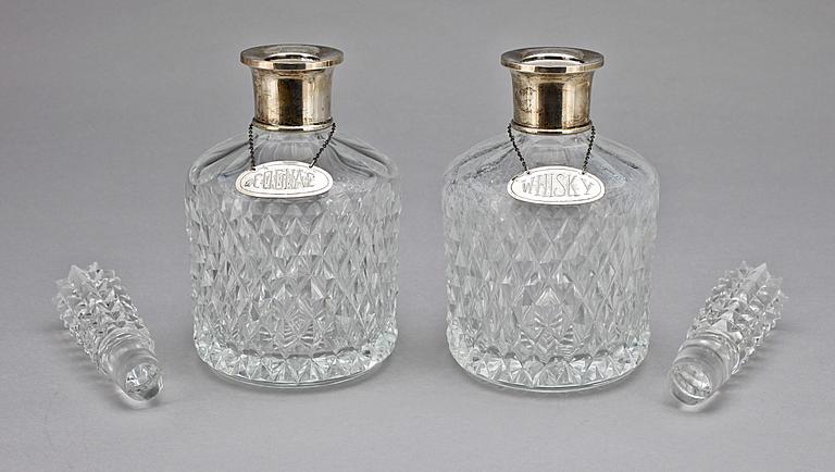 KARAFFER, ett par, glas, silver, Industria Argentina, 1900-talets första hälft/mitt.