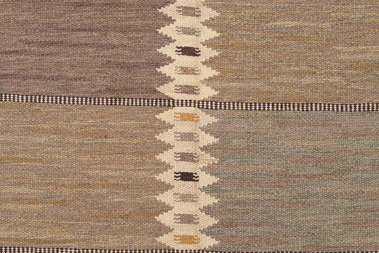 Barbro Nilsson, matta, "Salerno grå" ("Kristianstad"), rölakan, 322,5  x 205,5 cm, signerad AB MMF BN.