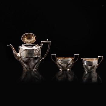 MOCKASERVIS, 3 delar, silver, gustaviansk stil, svenska importstämplar, 1900-talets mitt. Total vikt ca 285 gram.