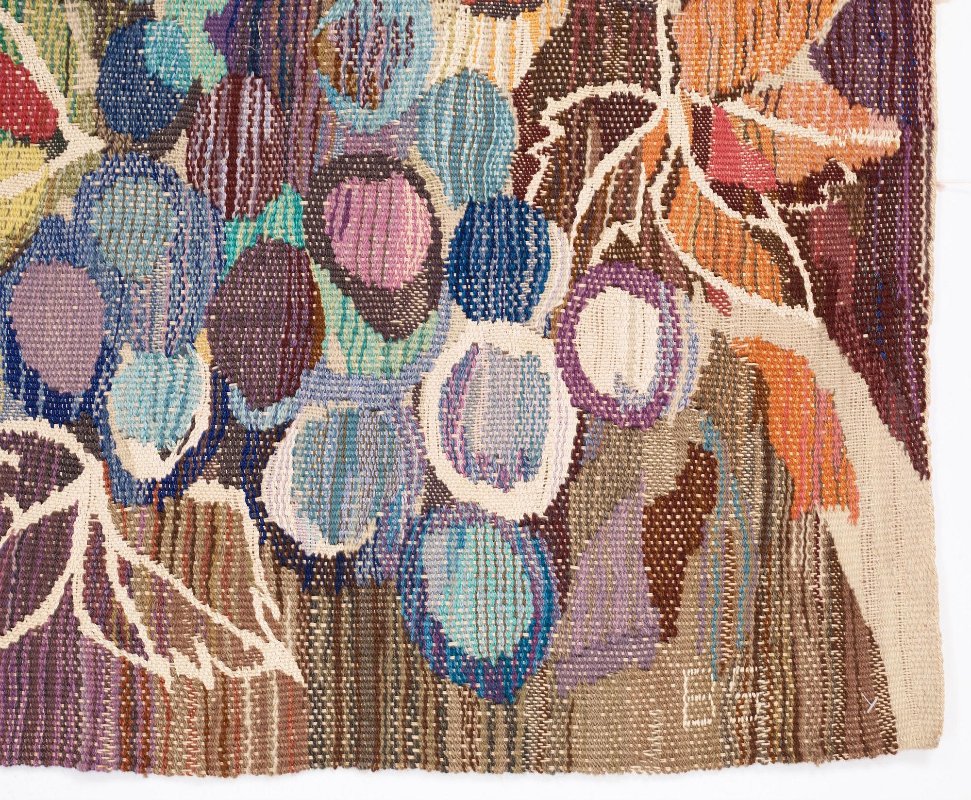 VÄVD TAPET. "Vindruvor". Gobelängvariant. 120 x 195 cm. Signerad AB MMF BS.