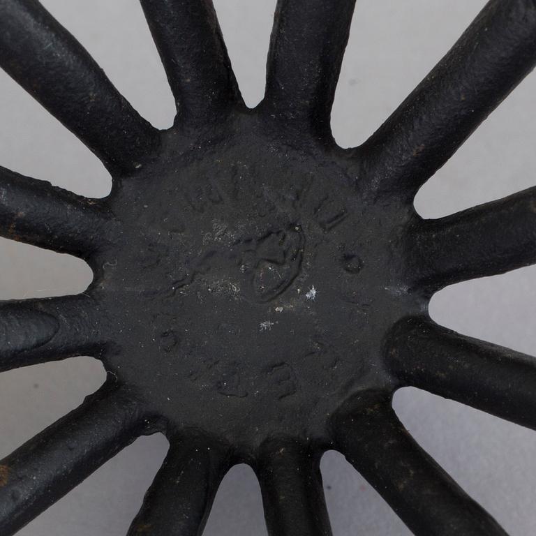 LJUSSTAKAR, 8 st, gjutjärn, design, Danmark, varav 3 st Jens Harald Qvistgaard, slutet av 1900-talet.