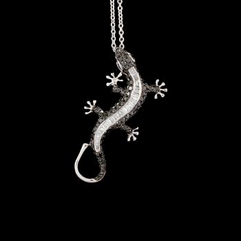HÄNGE, 18k vitguld med baguettslipade diamanter samt svarta briljantslipade diamanter, totalt 1.20 ct. Vikt 6 g.