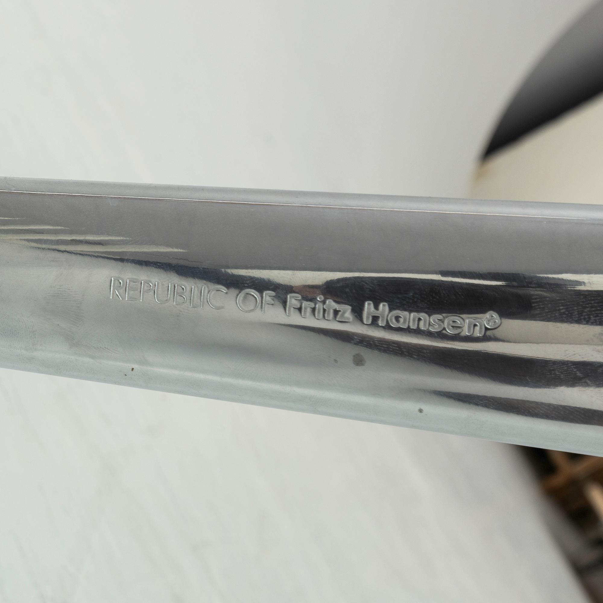 Tod Bracher, matbord, "TNo1", Fritz Hansen, Danmark.