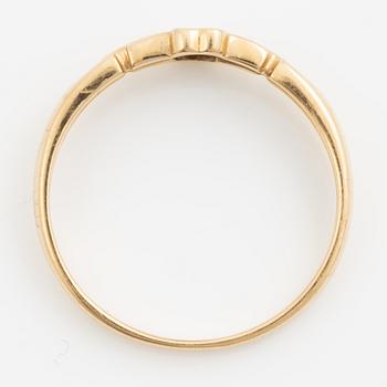 Ring 18K guld med små diamanter.