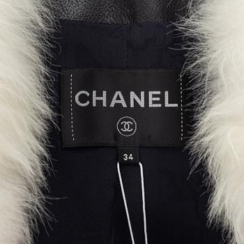 Chanel, skinnkappa, storlek 34.