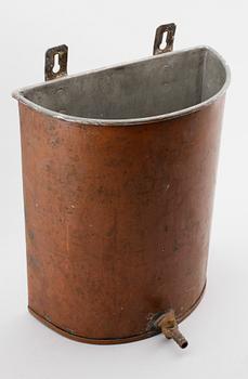 VATTENCISTERN, koppar, 1900-talets första hälft.