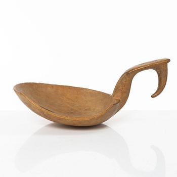 A carved birch ladle, late 18th century / early 19th century.