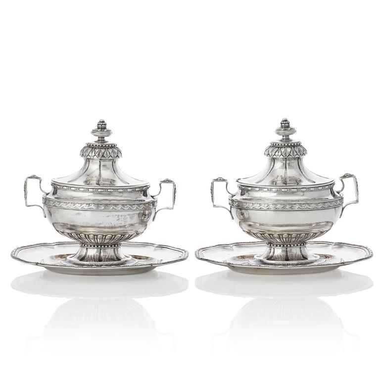 Arvid Floberg, såsterriner med lock och fat, ett par, silver, Stockholm 1780. Gustavianska.
