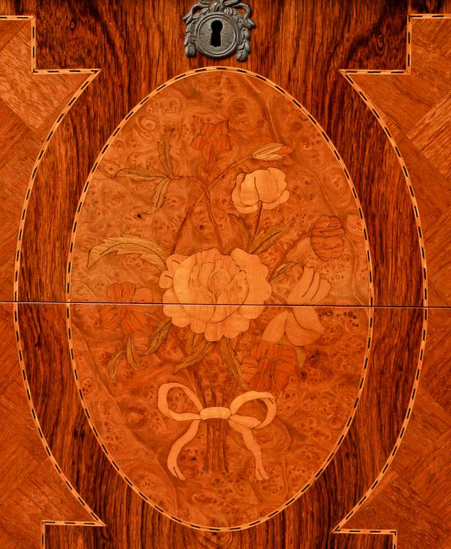 BYRÅ, gustaviansk stil, omkring 1900-talets mitt.