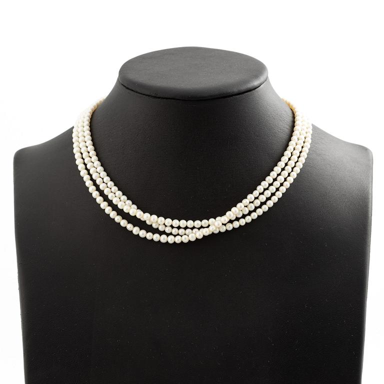 Pearl necklace, cultured pearls, clasp 14K gold.