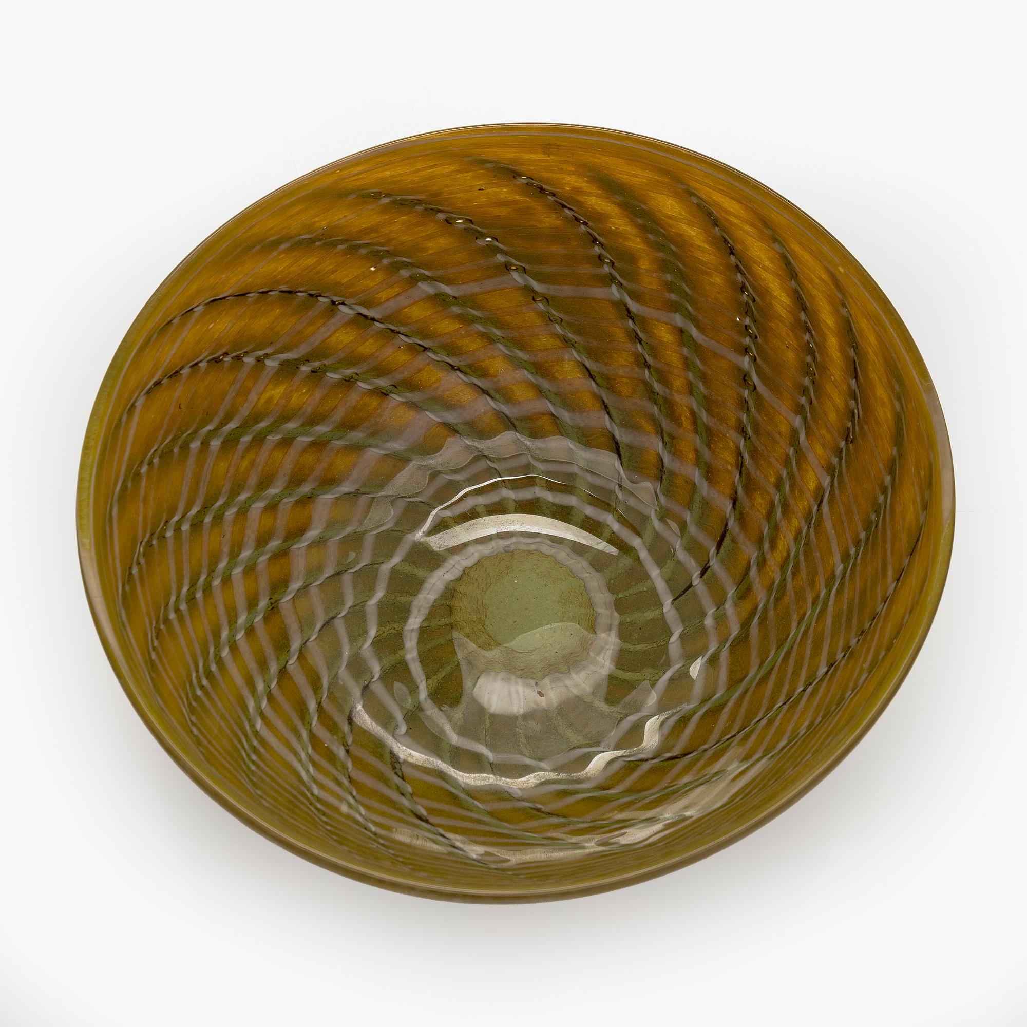 Oiva Toikka, Bowl, Pro Arte series. Signed Oiva Toikka Nuutajärvi Notsjö, 92/100, Stockmann 125.