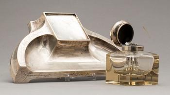 BORDSUPPSATS, 2 delar, silver, 1921. Vikt exkl bläckbehållare 620 gram.
