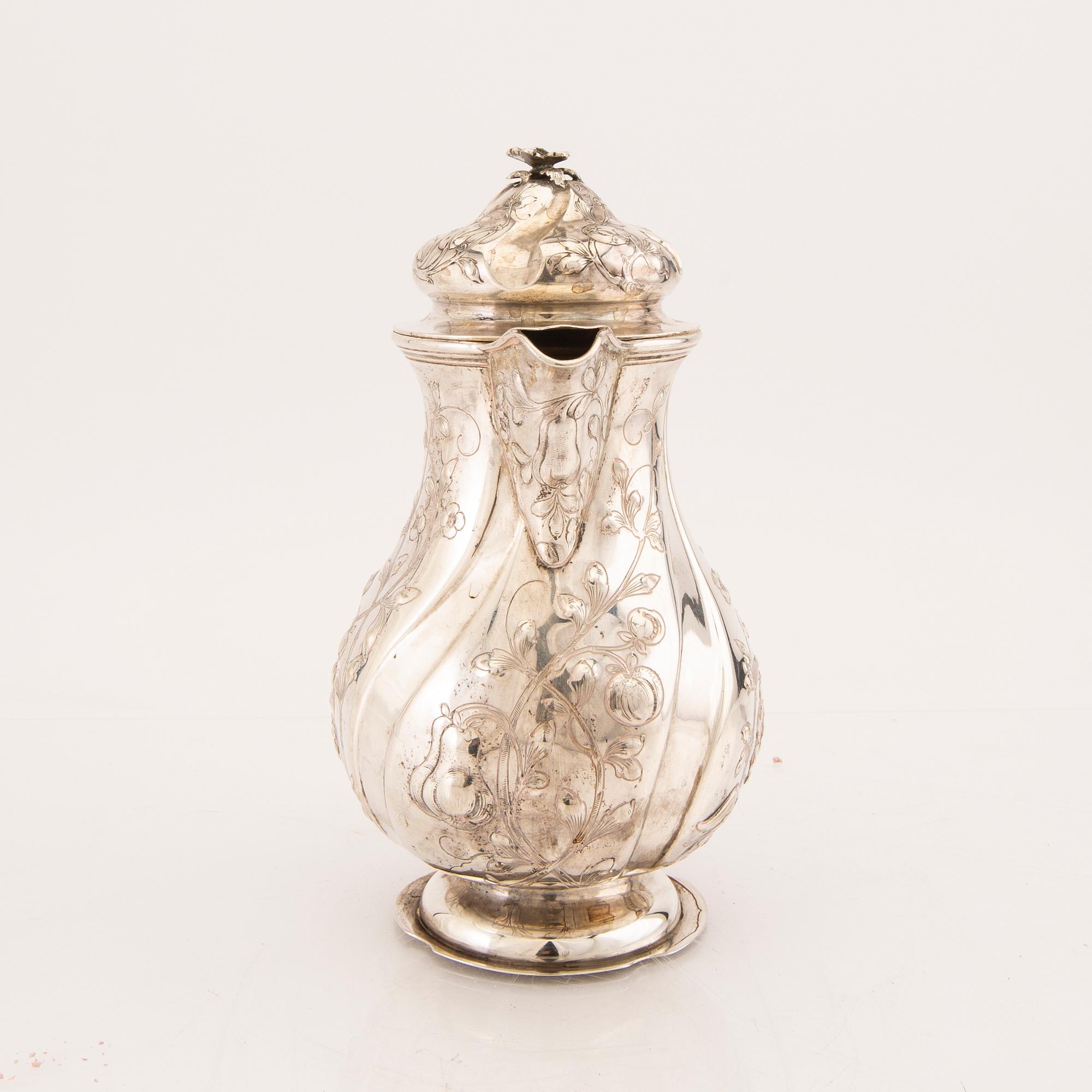 Kaffekanna Rokokostil 1900-tal silver (ostämplad).