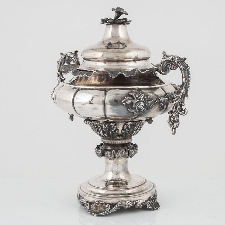 A Swedish silver sugarbowl, mark of Gustaf Möllenborg, Stockholm 1837.