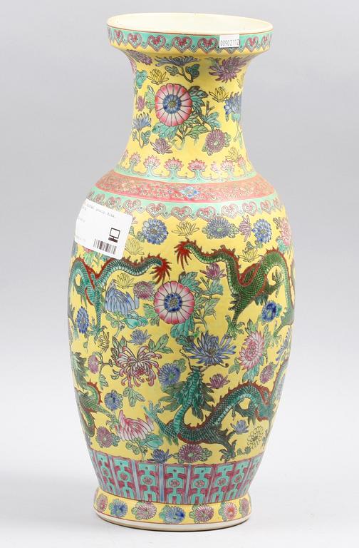 GOLVVAS, porslin, Kina, 1900-tal.