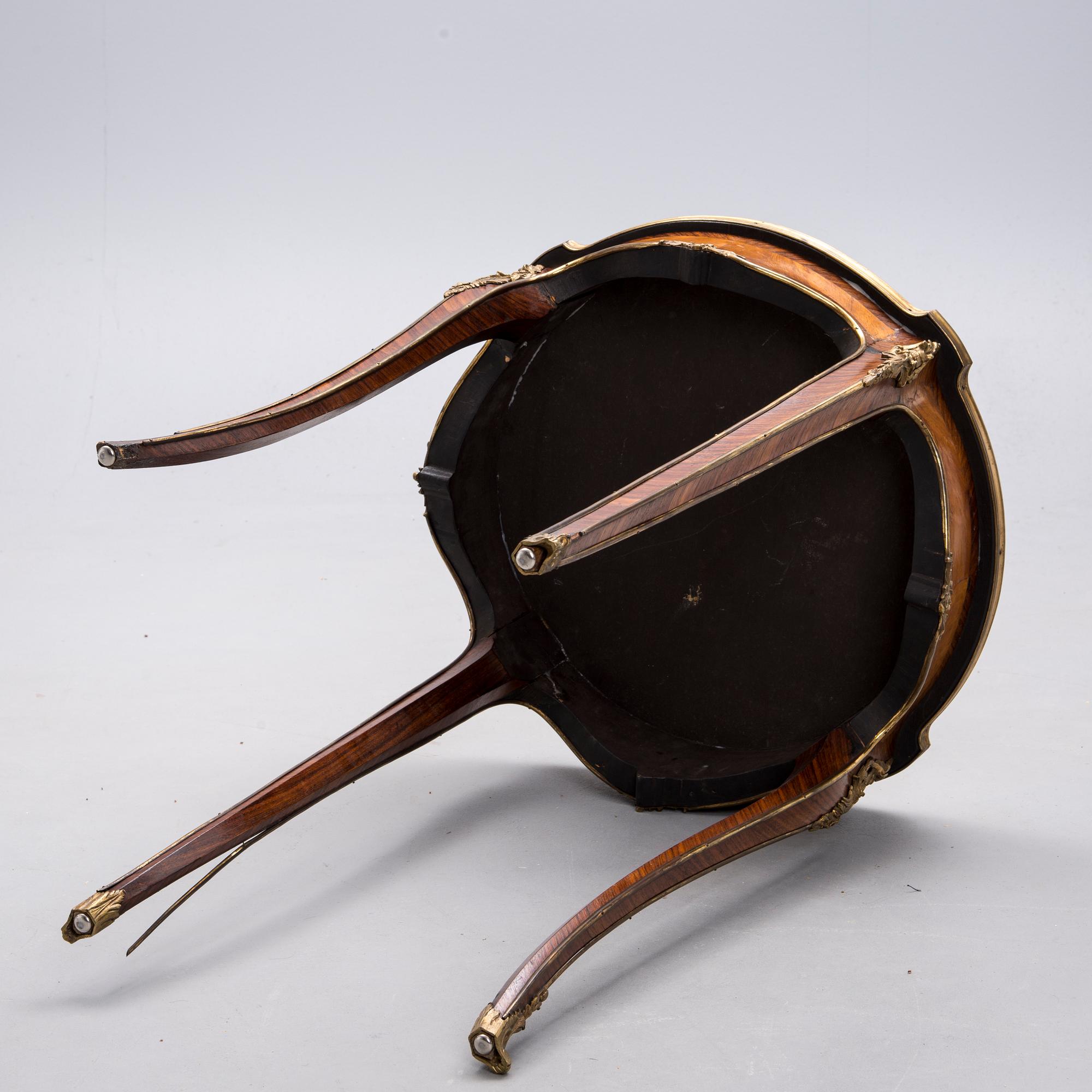 BORD, Louis XV-stil, Frankrike 1900-talets början.