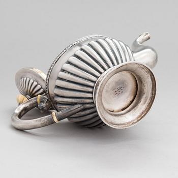 TEKANNA, silver, Ljubavin med hovleverantörsmärke, Ryssland 1900-talets början, svenska kontrollstämplar.