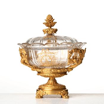 A gilded bronze and glass bowl by Eugène Cornu in Paris, second half of the 19th century.