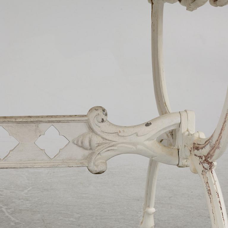 A garden sofa, a table and a pair of chairs, Byarums bruk.