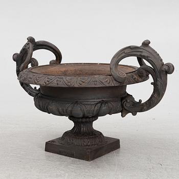 A cast iron garden planter, "'No 9', Skoglund & Olson Gefle, early 20th Century.