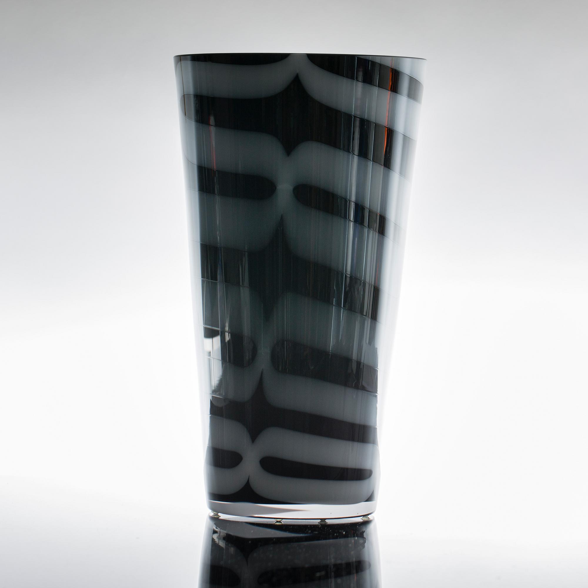 INGEGERD RÅMAN, vas, glas, signerad Orrefors Limited 2003 9032-88 Ingegerd Råman 7-70.