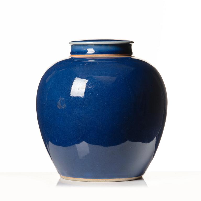 A blue glazed jar with cover, Qing dynasty, 18th Century.