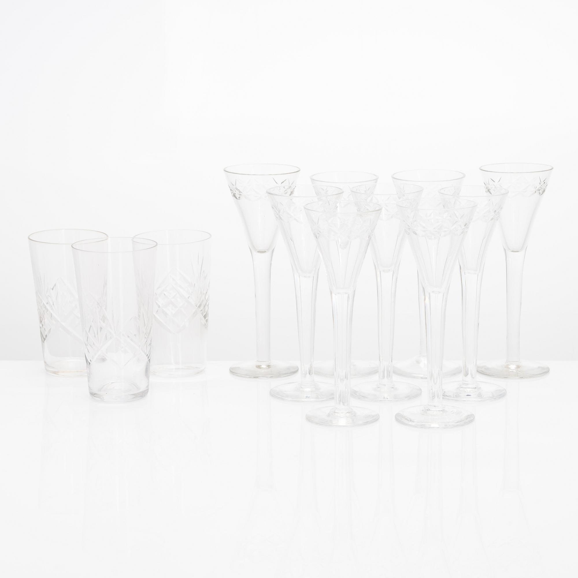 Glasservis, 110 delar, Riihimäen Lasi, Leo-, Yrjö- och Aino-serie, 1900-talets mitt och senare hälft.