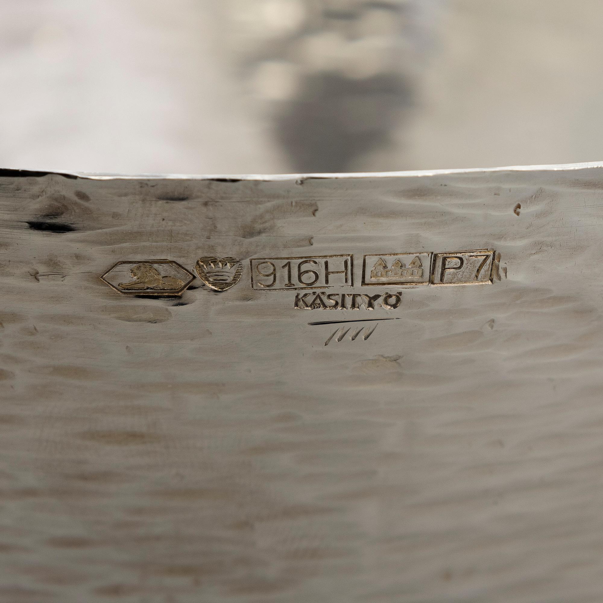 Tapio Wirkkala, malja, hopeaa (916), Kultakeskus, Hämeenlinna 1968.