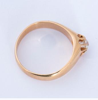 RING, 18 k guld med gammalslipad diamant ca 0.35 ct, Hagström & Lundqvist, Falun, 1902. Vikt ca 5,8 g.